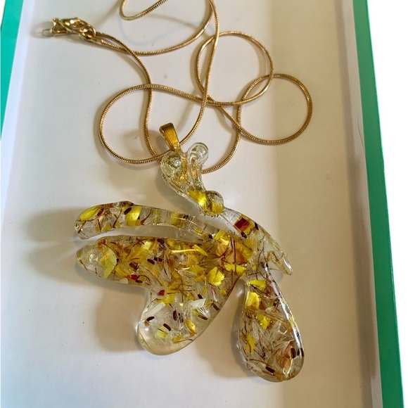 Four piece Resin Jewelry Set Floral Dangle Earrings Nature Butterfly Necklace - Picture 5 of 8